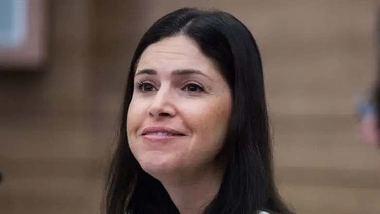 קארין אלהרר