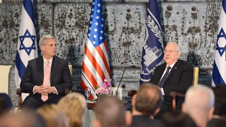 הנשיא עם ראש המשלחת