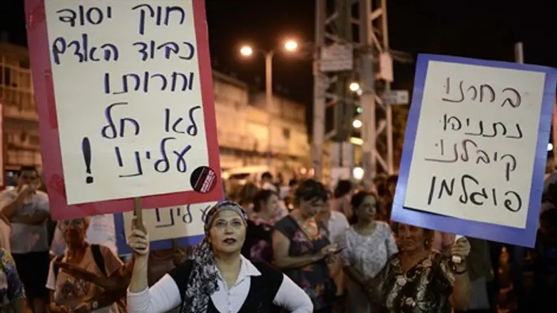 תושבי דרום תל אביב מפגינים נגד בג"ץ