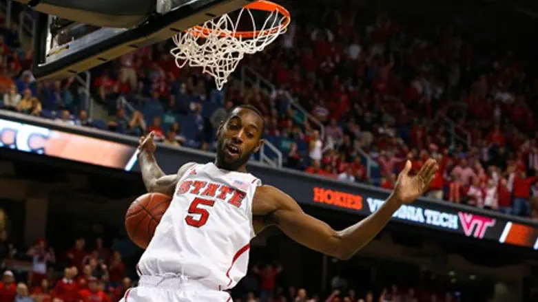 כוח משמעותי מתחת לסל. לסלי