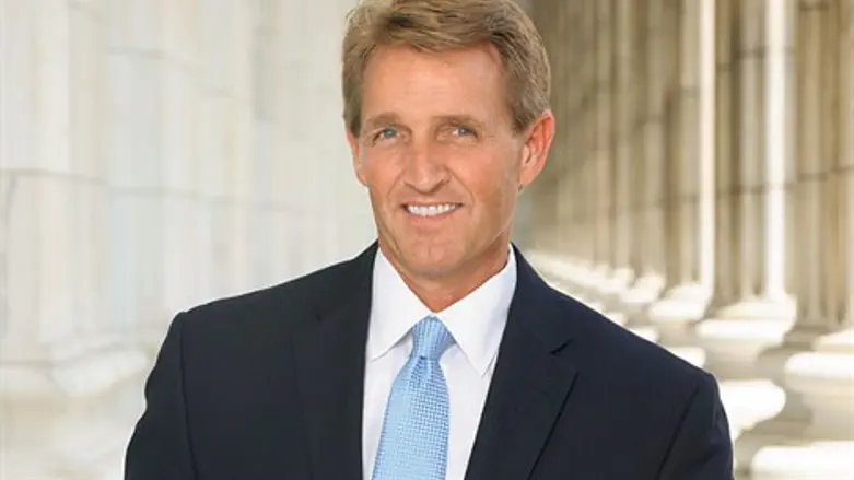 מערער את ההתנגדות להסכם. הסנאטור פלייק