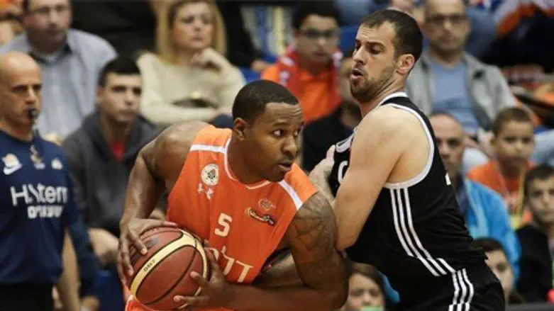 הצטרף לחולון. ג'רמיס סמית'