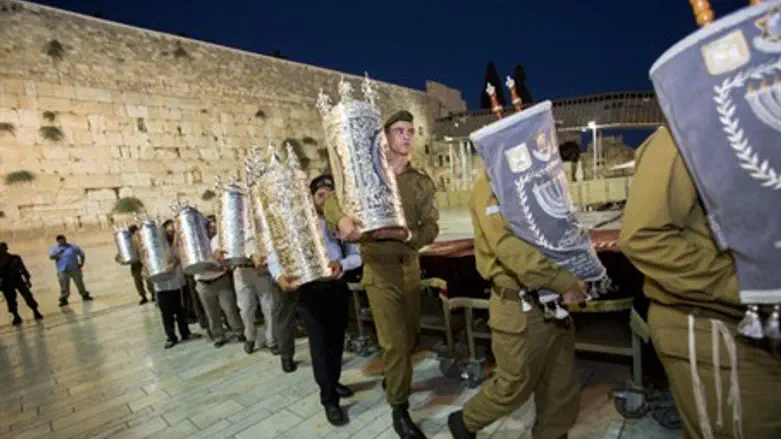 ספרי תורה בכותל