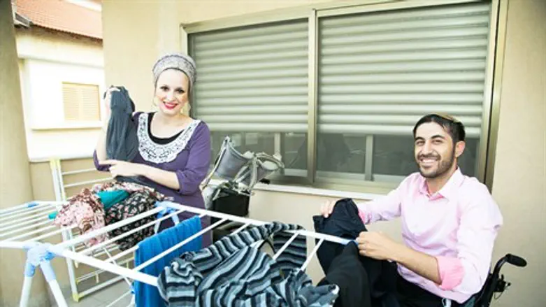 "לכולם יש כיסא גלגלים, רק שאצל ניר הוא מוחשי". ניר ושרה שמיר