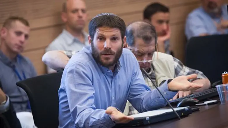 ביקורת חריפה על היועץ. סמוטריץ'