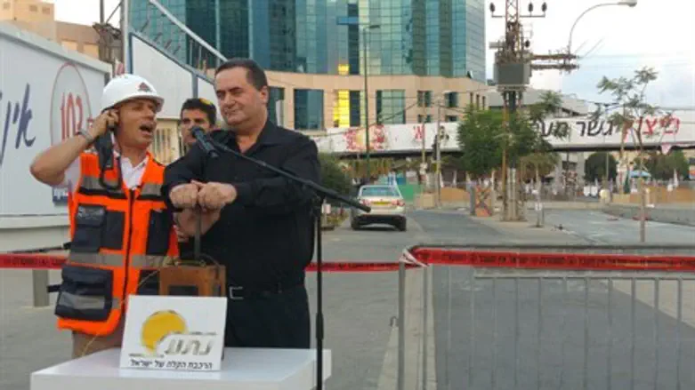 Министр Исраэль Кац взрывает мост Маарив