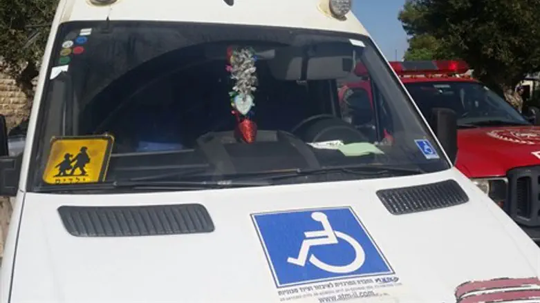 רכב ההסעות בו נמצא הצעיר