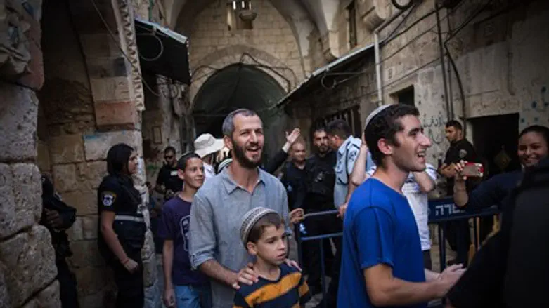 Jews leave Temple Mount after visit