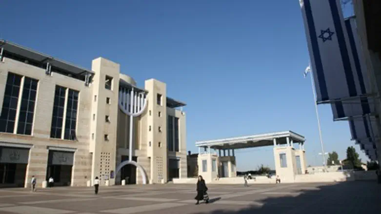 מגלה קשיחות. עיריית ירושלים