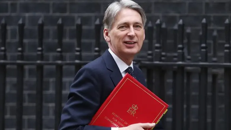 מואשם על ידי האיראנים בפרשנות שגויה. המונד