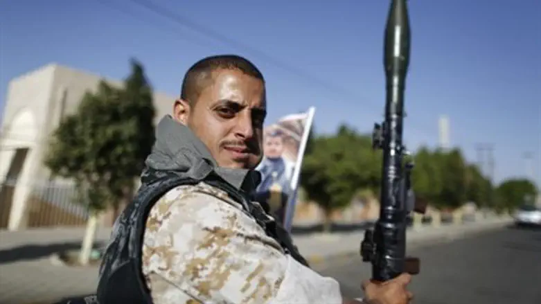Houthi fighter