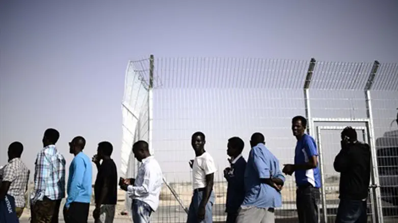 מסתננים במתקן "חולות"