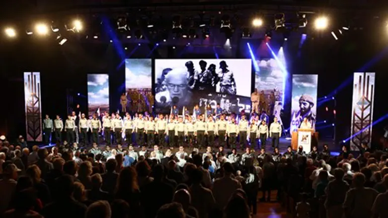 היכל התרבות בת''א, הערב