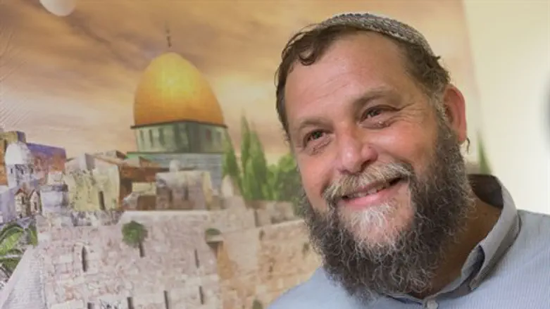 הממסד מתנגד והנוער מגיע. גופשטיין