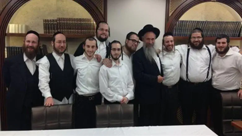 מרדכי בן דוד ומקהלת שירה