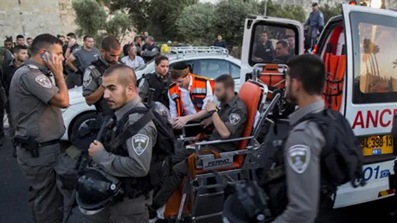 פיגוע הדקירה בשער שכם