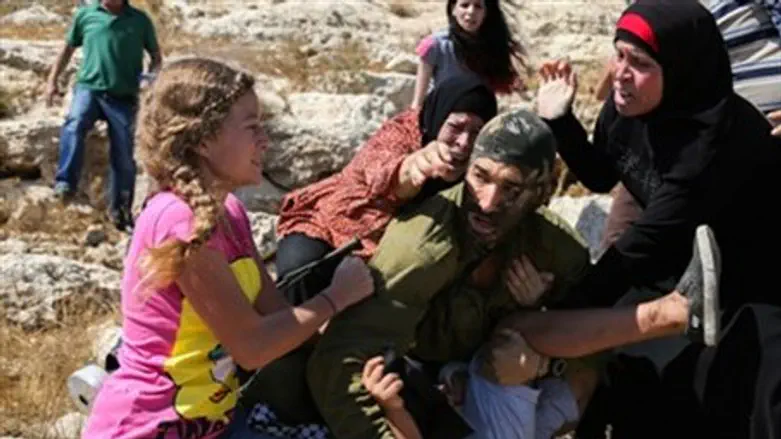 Soldier beaten by Palestinian women