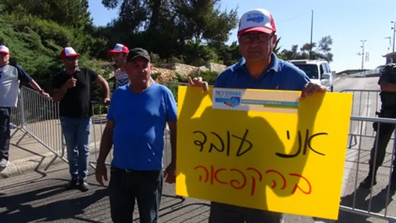 הפגנת העובדים. הבוקר