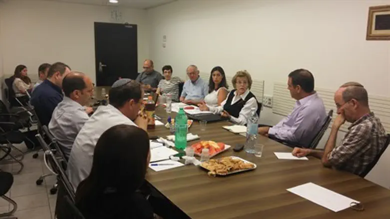 ישיבה ראשונה