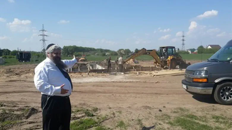 הרב אסמן באתר הבנייה