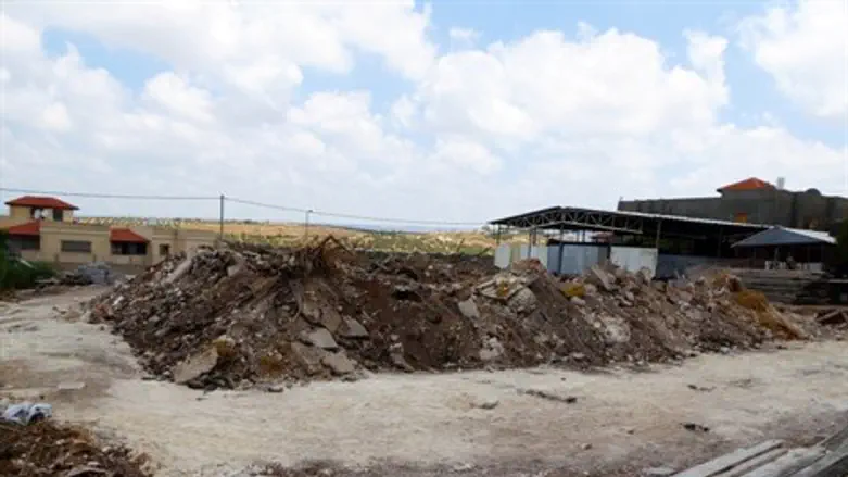 הבניה הבלתי חוקית