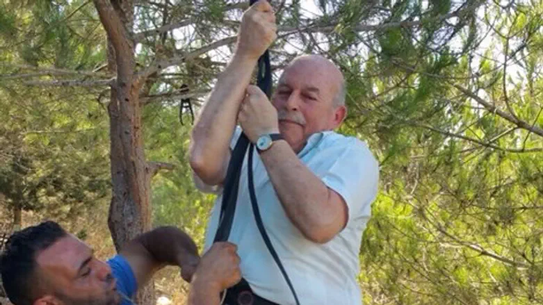 ניסן סלומינסקי בגוש עציון