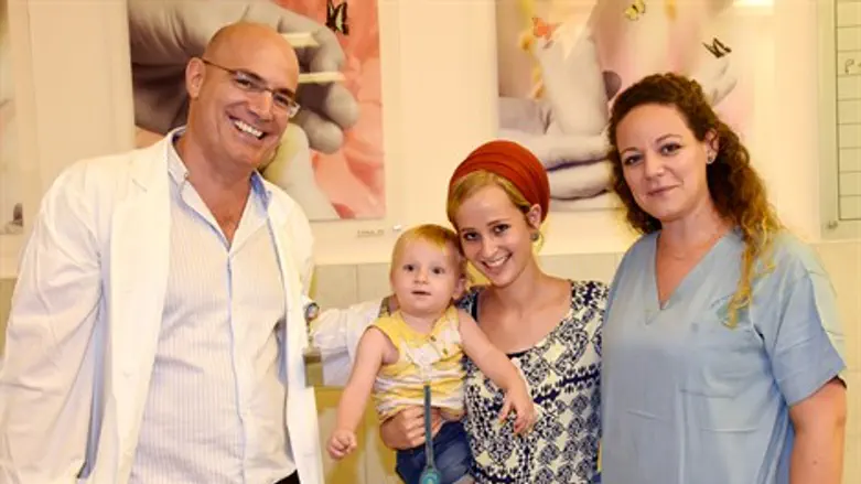 הישראלי עם הצוות הרפואי