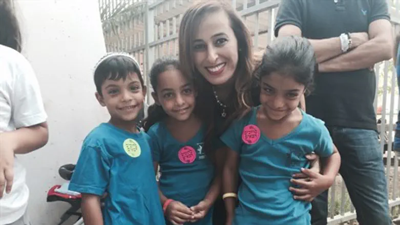 בוקר עם שלושה מאחייניה