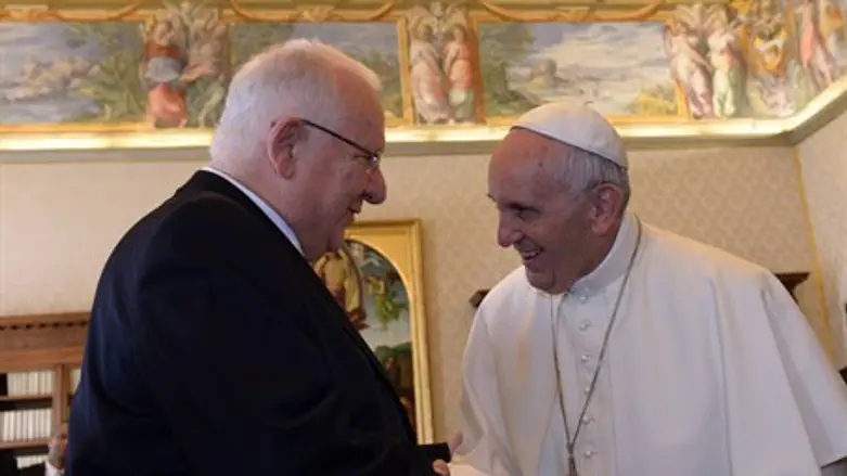 President Reuven Rivlin meets Pope Francis at the Vatican