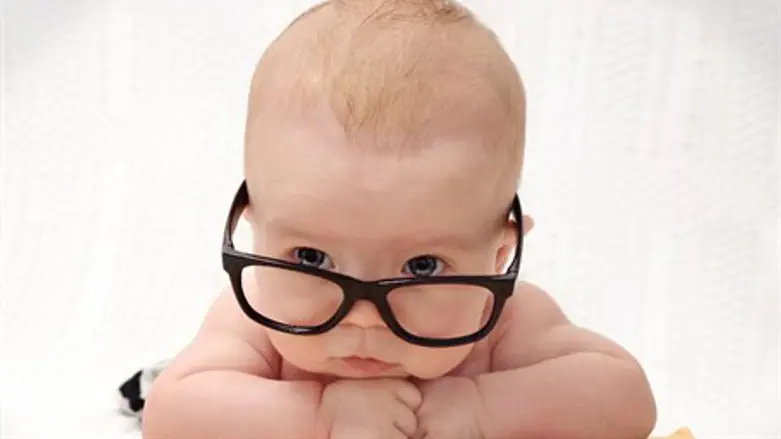 baby book pregnancy הריון לידה תינוק משקפיים ספר