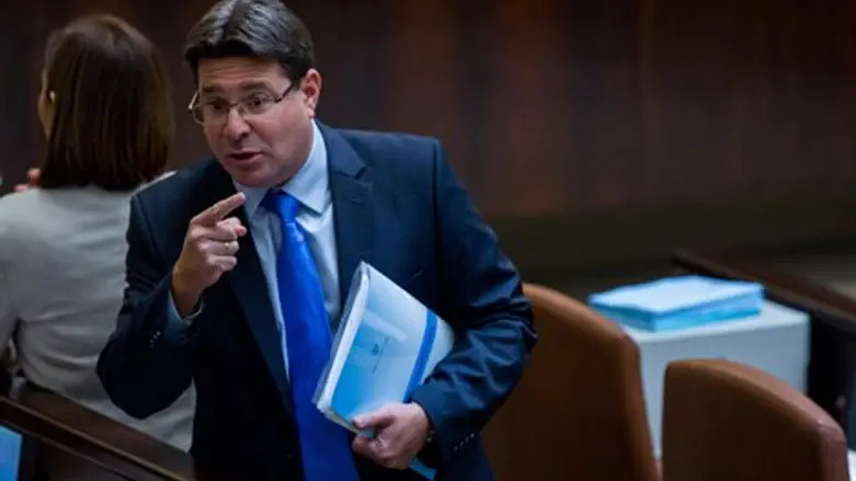 השר אופיר אקוניס