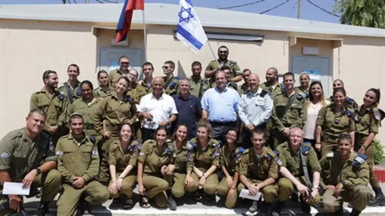 המפגש במעבר קלנדיה