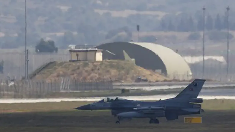 F-16 fighter jet