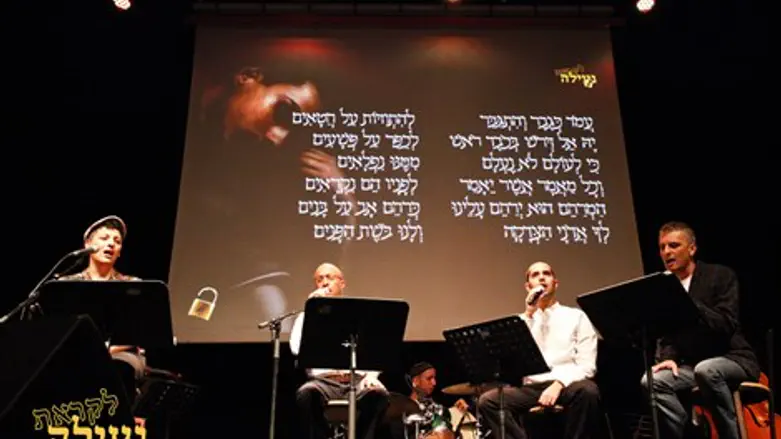 דרור, אלורו וחבורתם משכילים להנגיש את המזרח אל המערב ואת המערב אל המוגרב. מתוך המופע