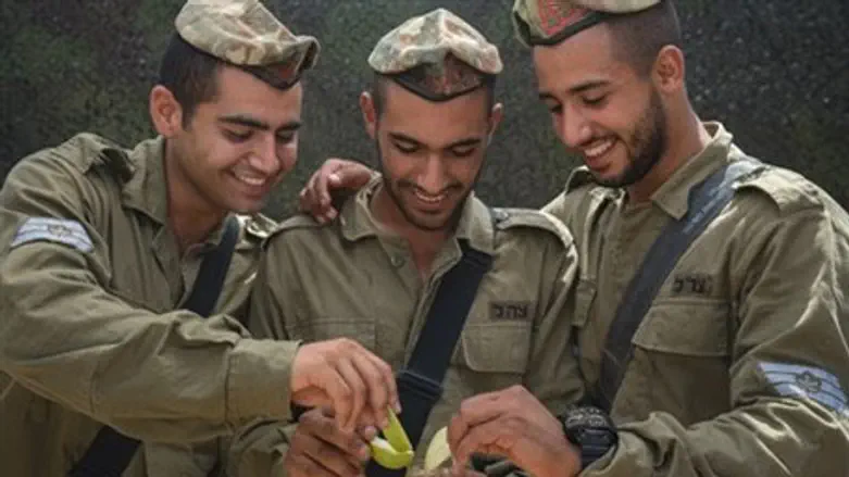 Soldiers enjoy apples dipped in honey