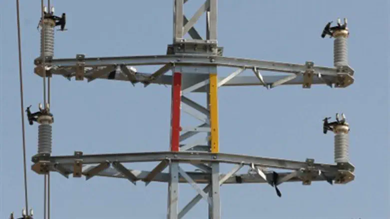 Electric lines being repaired (illustration0