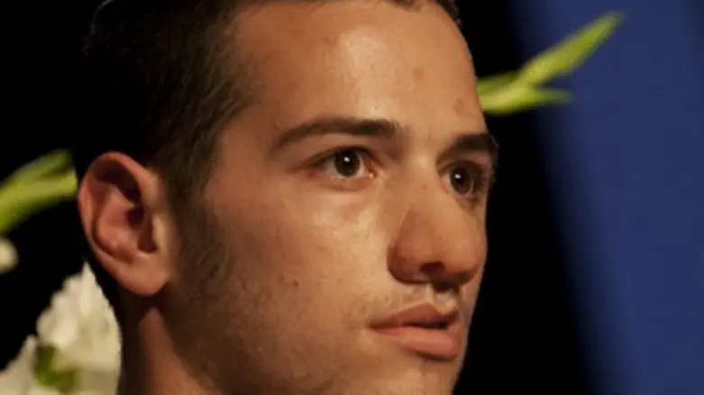 Аарон Каров