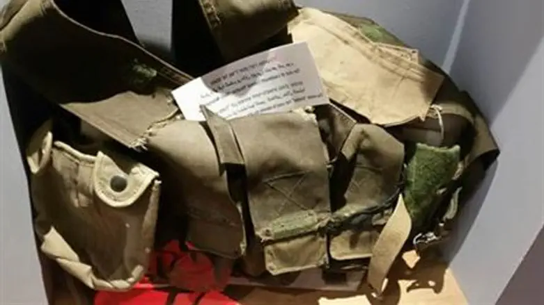 ממצאים שטרם נחשפו לציבור. האפוד של יוני נתניהו, מתוך התערוכה