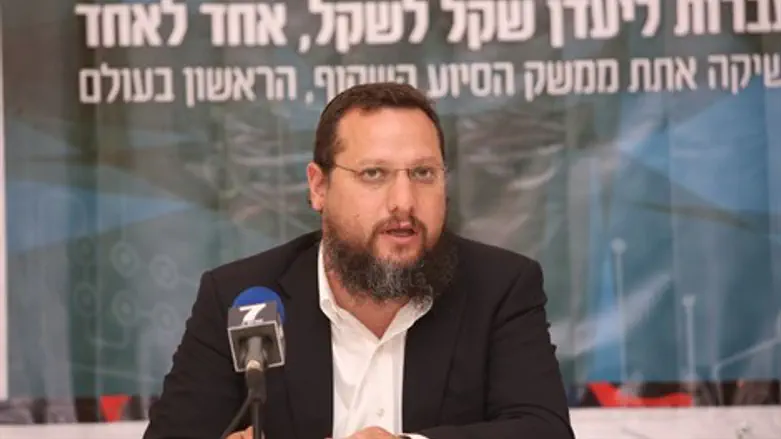 "גם החסד יכול לעבוד באינטרנט". הרב יצחק נריה