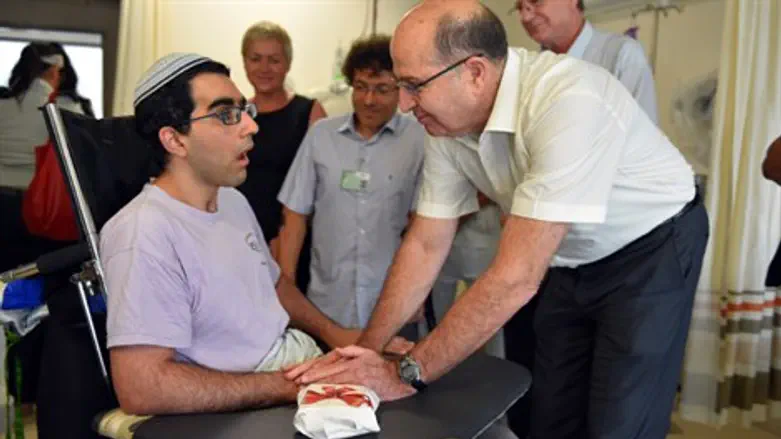 שר הביטחון עם אופיר כהן, היום