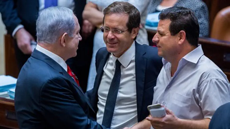 מימין: עודה, הרצוג ונתניהו