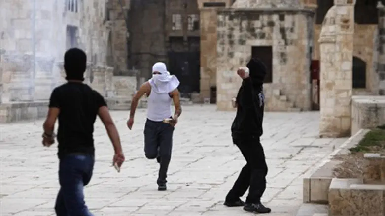 Violence outside Al Aqsa mosque`