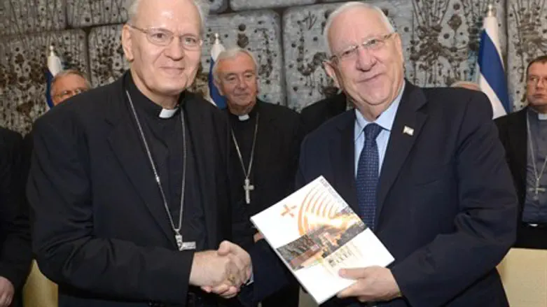 Cardinal Péter Erdő (L); Reuven Rivlin (R)