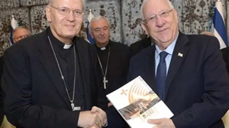 Cardinal Péter Erdő (L); Reuven Rivlin (R)