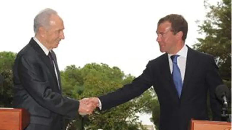 פרס ומדבדב. היום