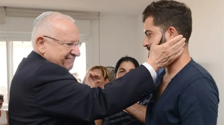 President Rivlin visits the family of Alexander Levlovitz