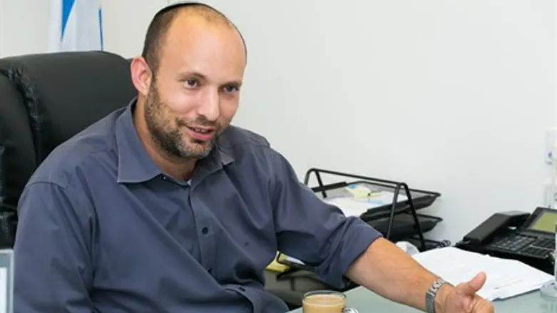 "מערכת החינוך צריכה להיות יהודית וציונית, לא בכפייה אלא במתן אפשרות ותִגמול על כך". בנט