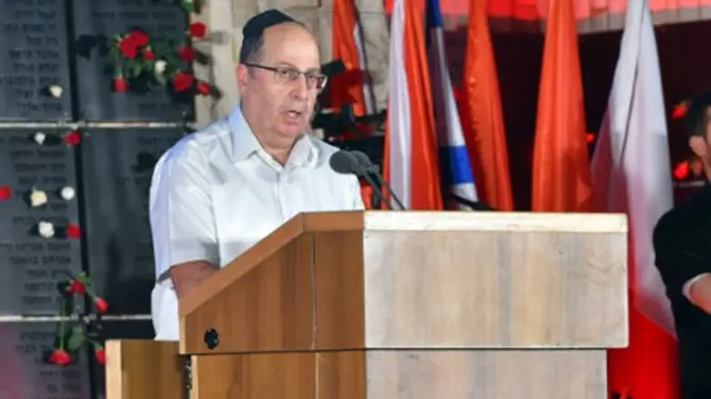 השר יעלון, בטקס לחללי חטיבת הצנחנים, הערב