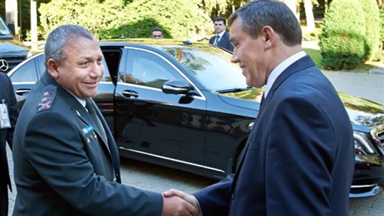 הרמטכ"ל אייזנקוט עם מקבילו הרוסי