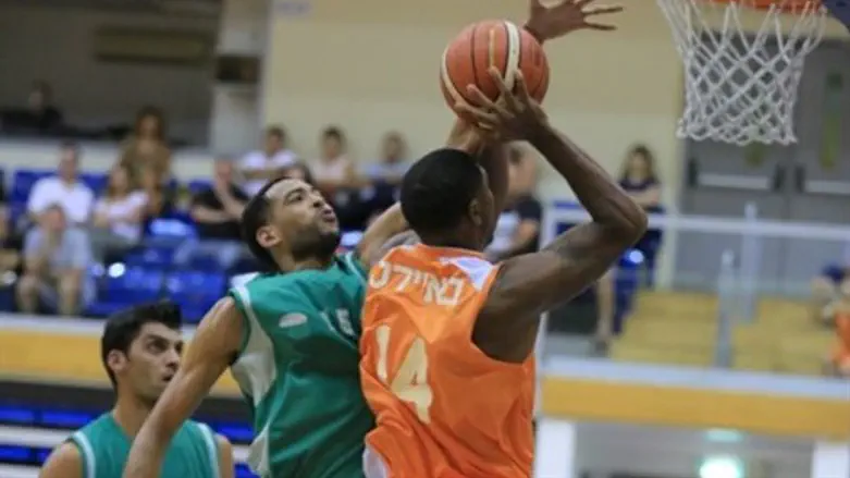 באיירס נחסם על ידי שחקן חיפאי, הערב